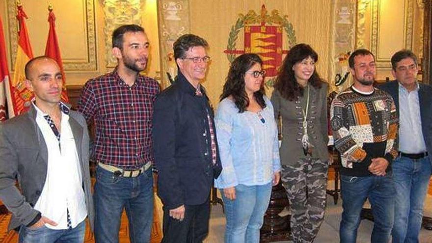 Rogelio Cabado junto con integrantes del equipo del proyecto.