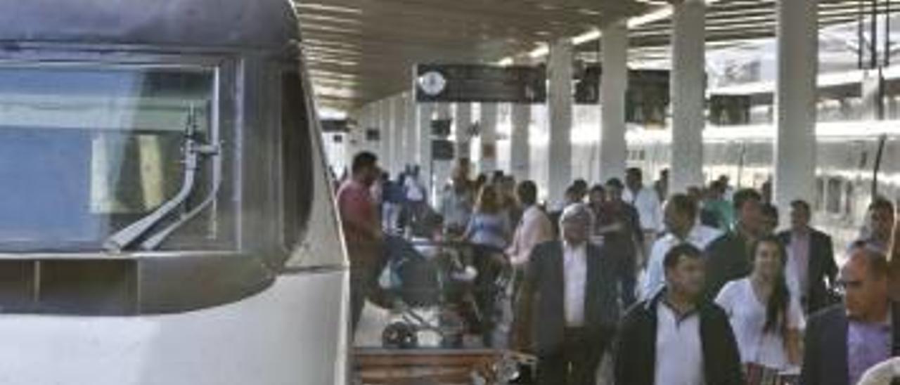 C&#039;s: Una red de trenes que conecte el puerto, la estación del AVE de Alicante y el aeropuerto