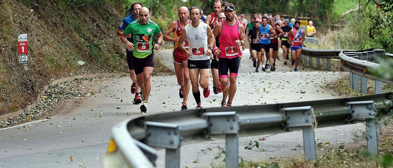 Corredores durante la Subida al Angliru de 2019. | LNE