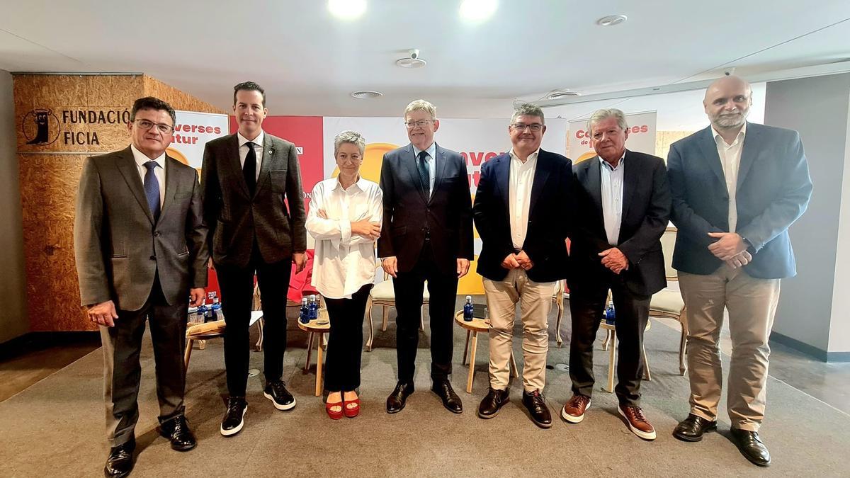 Toni Cabot, Rubén Alfaro, Mila García, Ximo Puig, Juan José Hernández, Antonio Porta y Tomás Mayoral.