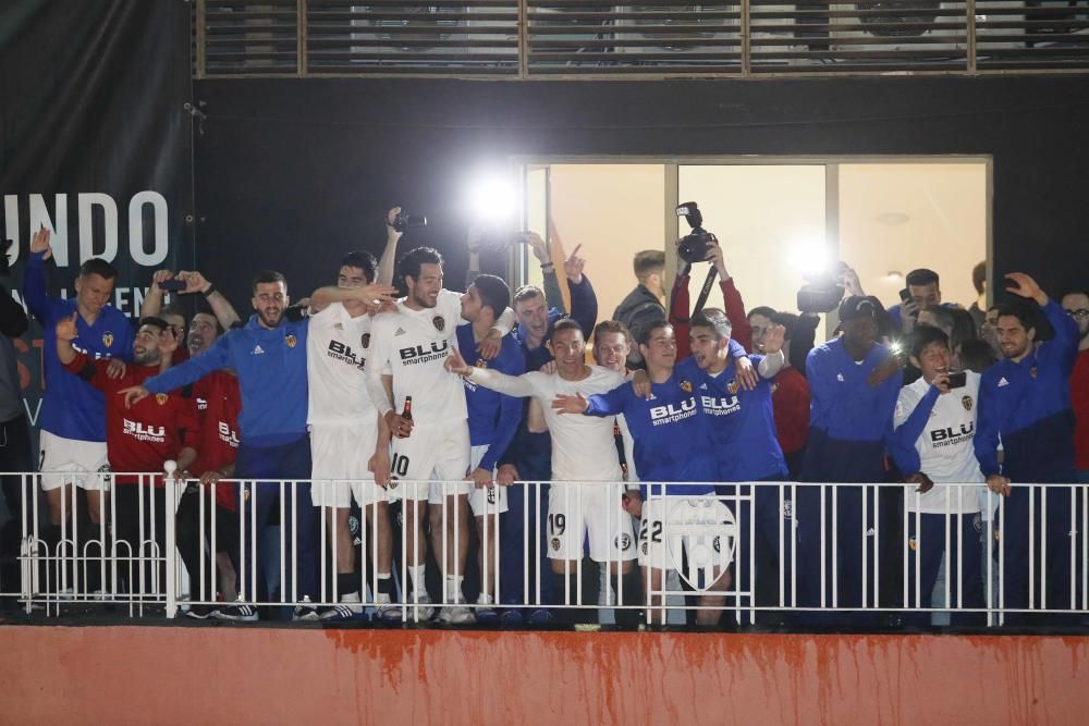 Euforia en el balcón de Mestalla