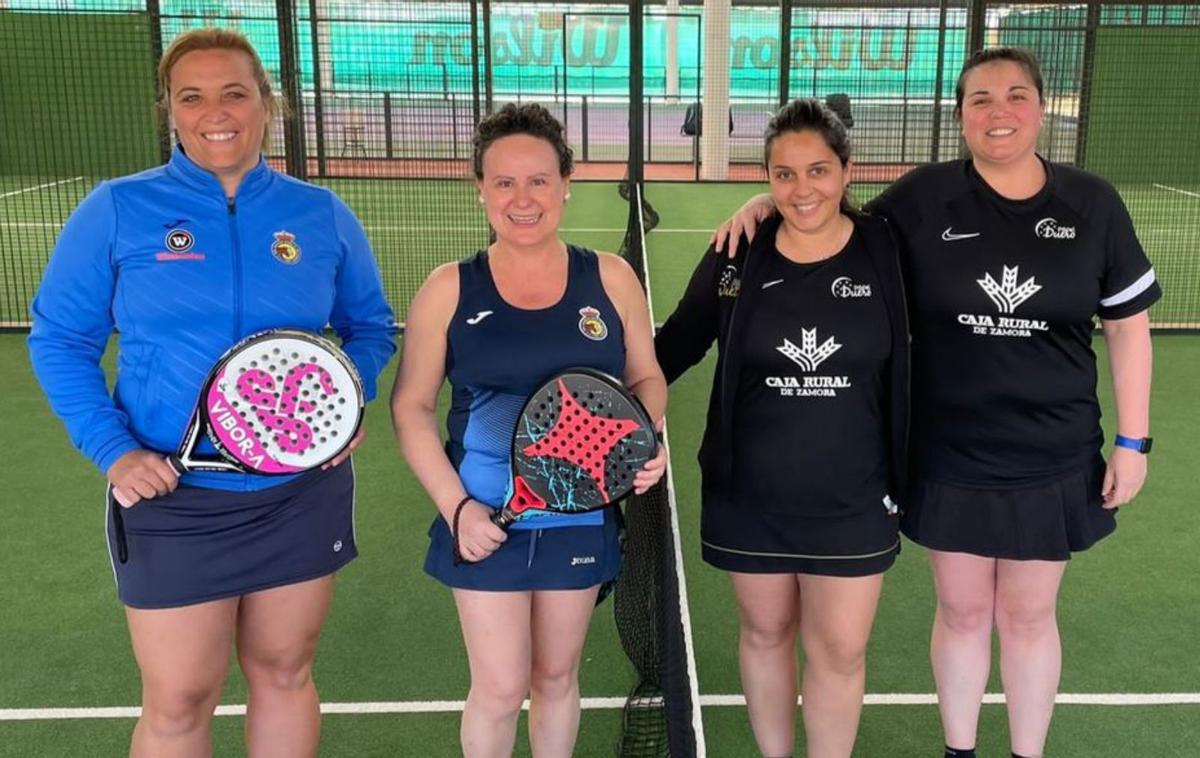 Ana de Paula y Merce Santos (derecha) junto a sus rivales. | Cedida