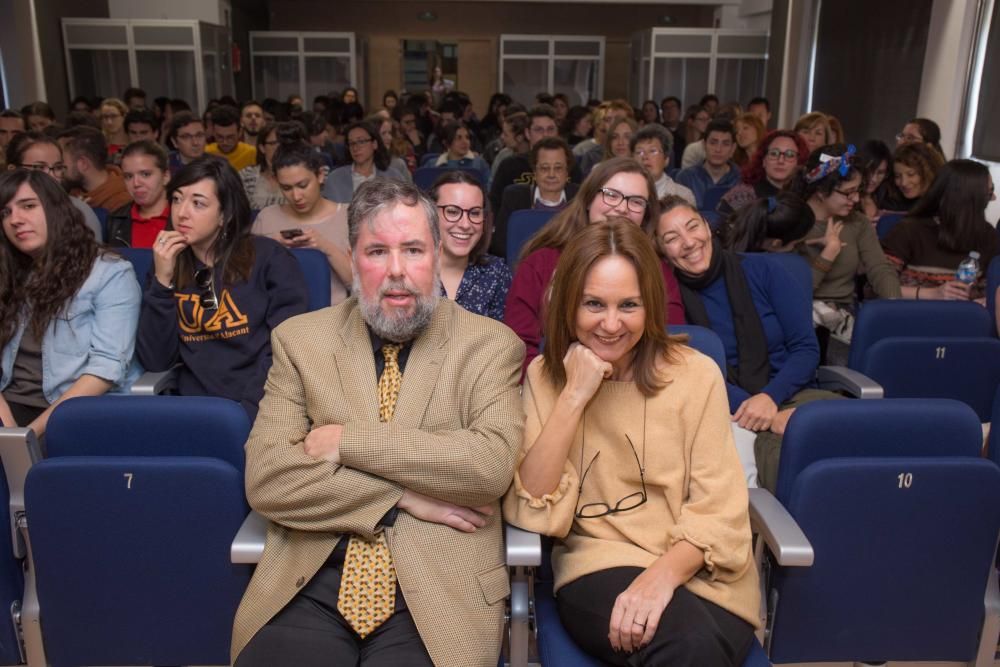 María Dueñas en la UA