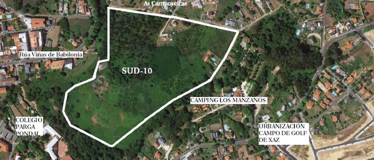 Delimitación del sector urbanizable SUD-10 a la salida de Santa Cruz y muy cerca de la urbanización del campo de golf de Xaz.   | // L.O.
