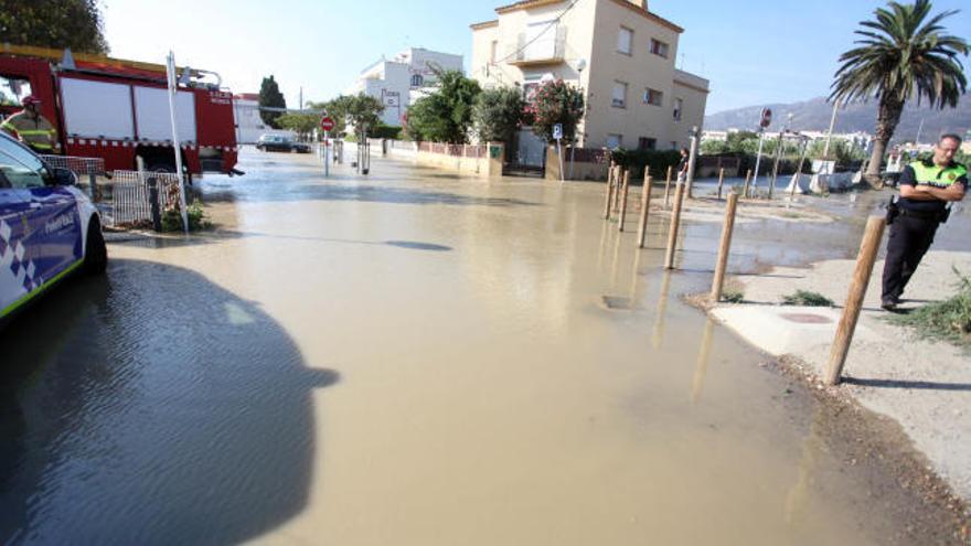 L&#039;aigua s&#039;ha escampat pels carrers.