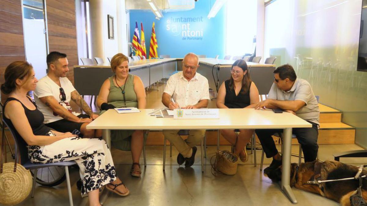 Imagen de la reunión mantenida ayer en Sant Antoni. | A.S.A.