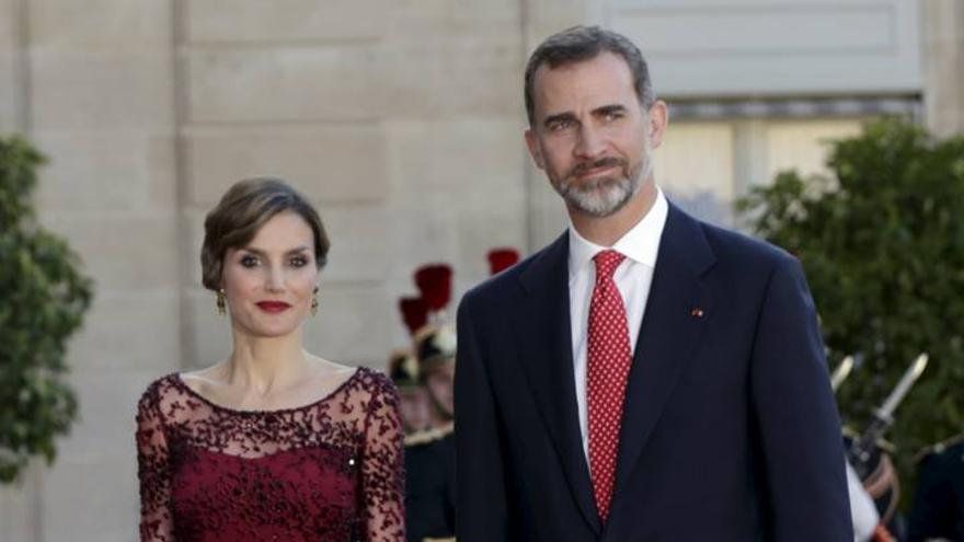 La Reina Letizia, radiante en París