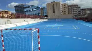 Un "papel" impide utilizar una pista deportiva de un instituto de El Campello, finalizada desde hace un mes