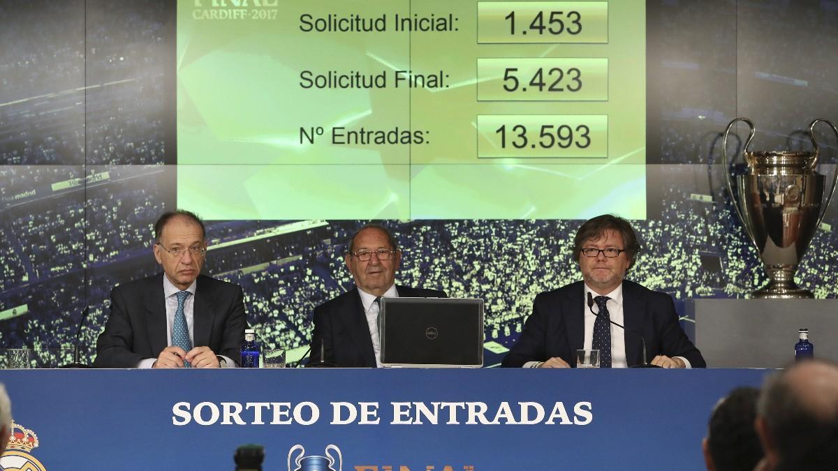 Paco Gento en el sorteo de entradas de la final de la Champions de 2017 Paco Gento en el sorteo de entradas de la final de la Champions de 2017
