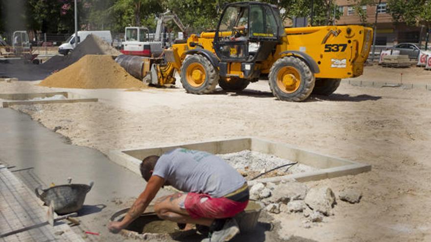 Arrancan las obras para acabar un jardín en General Avilés tras años de quejas