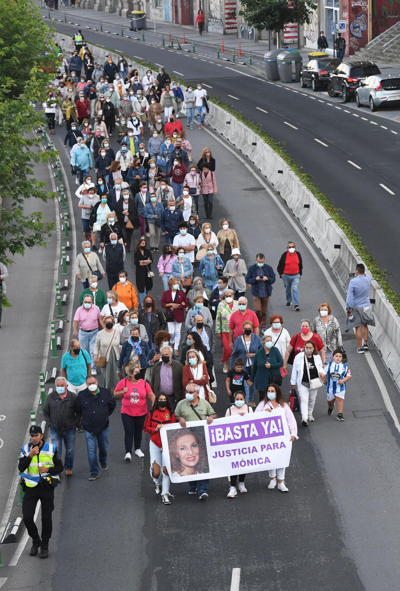 Los vecinos marchan contra el crimen machista de O Birloque