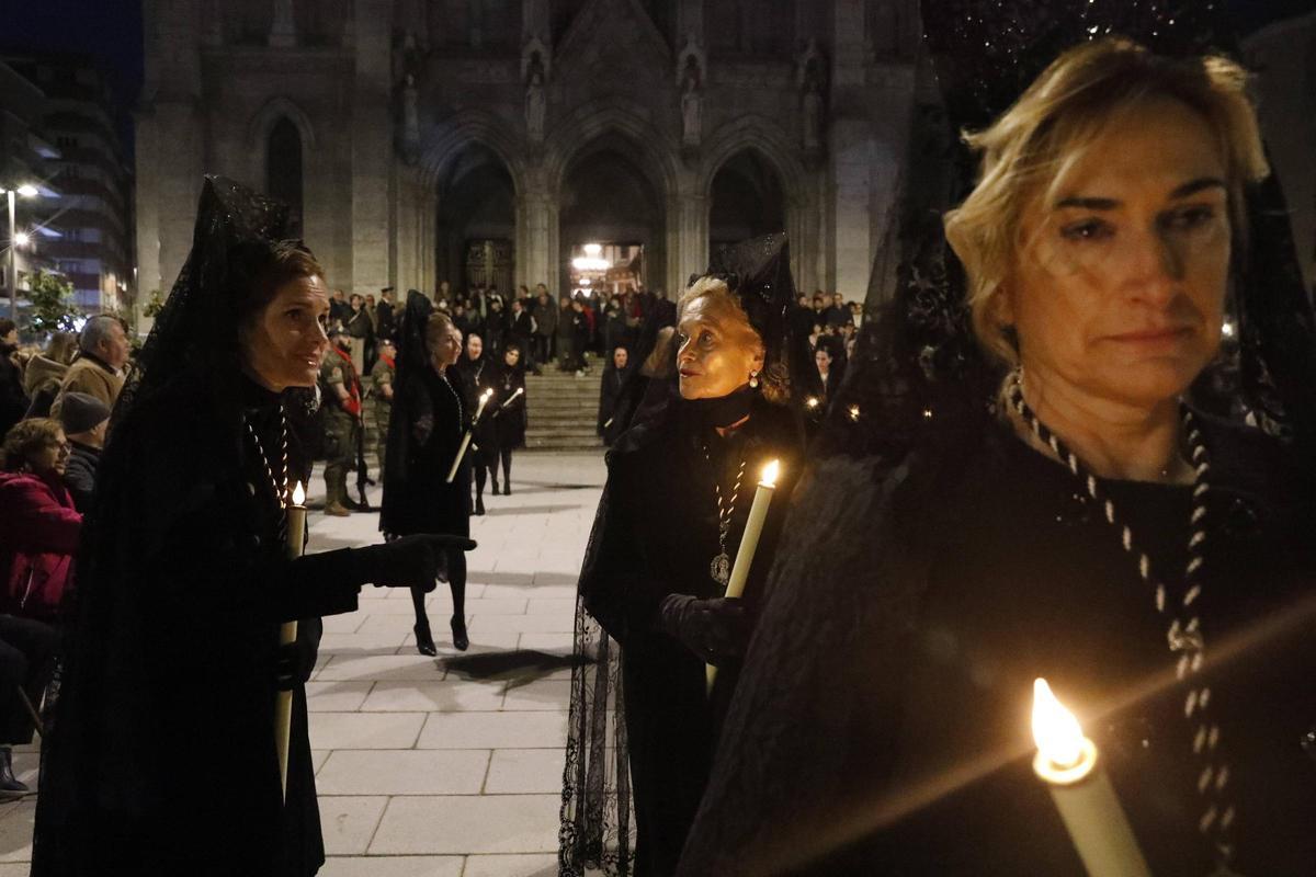 EN IMÁGENES: Emocionante procesión de la Soledad el Viernes Santo en Avilés