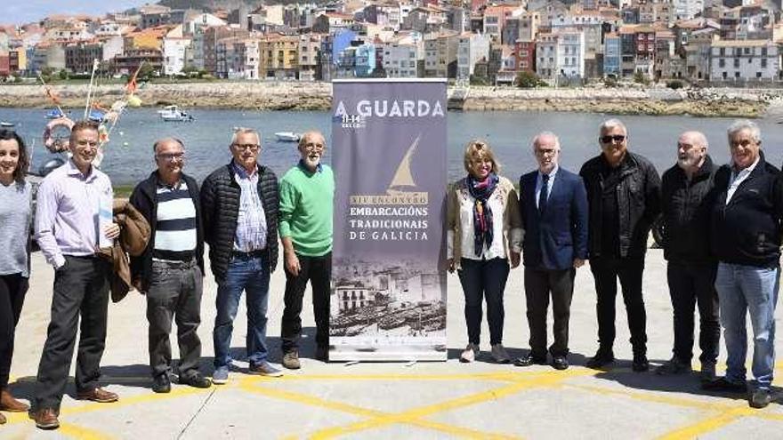 Firma de un convenio de colaboración entre Portos de Galicia, la Cofradía de A Guarda y Culturmar con motivo del Encontro de Embarcacións Tradicionais de Galicia. // D.B.M.