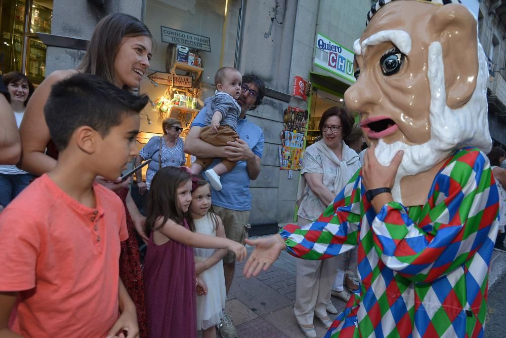 La imagen de la patrona de la provincia recorrió las calles del centro arropada por cientos de personas.