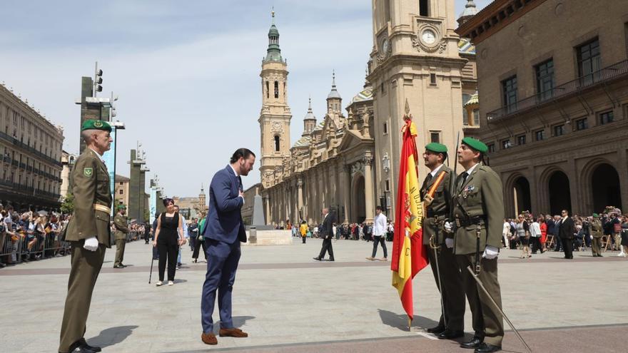 Una histórica Jura de Bandera llena la plaza del Pilar de Zaragoza