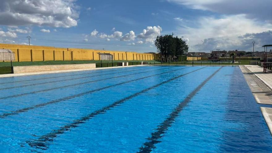 Instalaciones de la piscina municipal de Toro