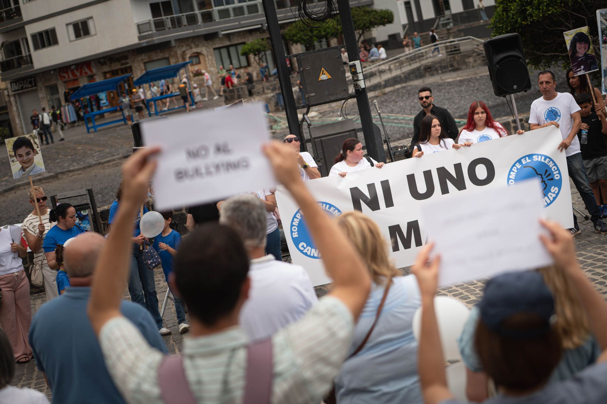 Manifestación de familias afectadas por el acoso escolar