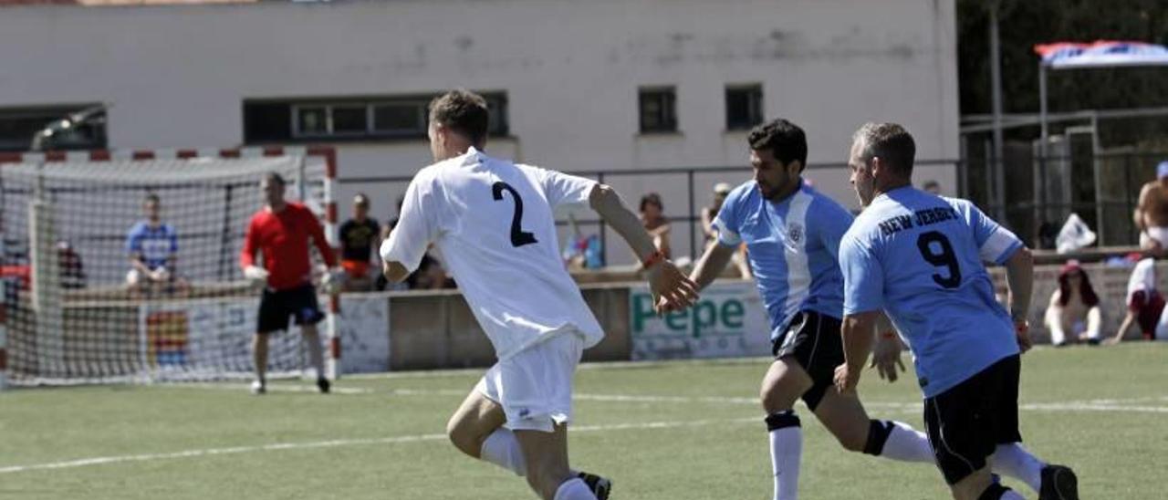 Fútbol de policías en Santa Ponça.