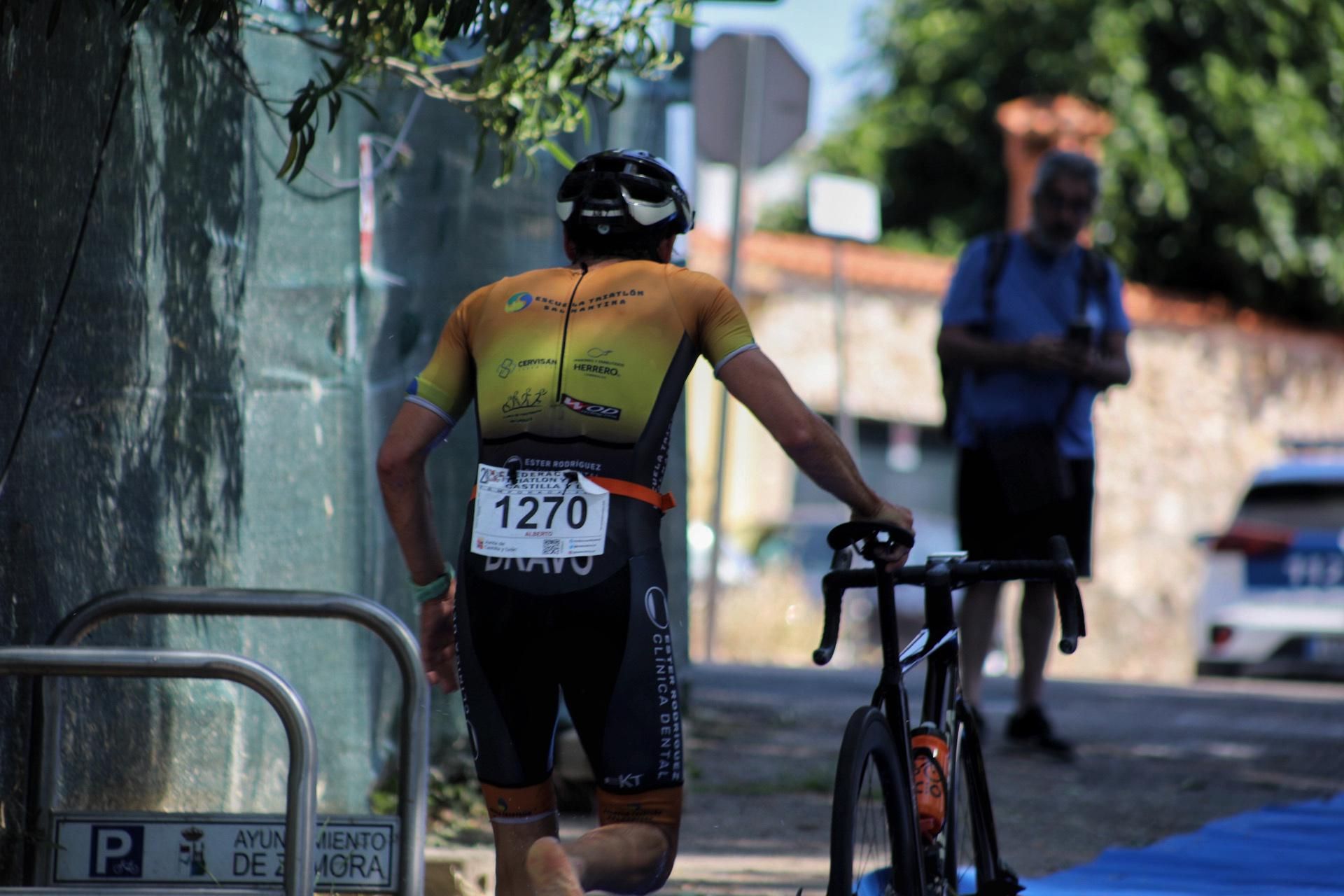 GALERÍA | El Triatlón "Ciudad de Zamora" hace vibrar a la capital del Duero