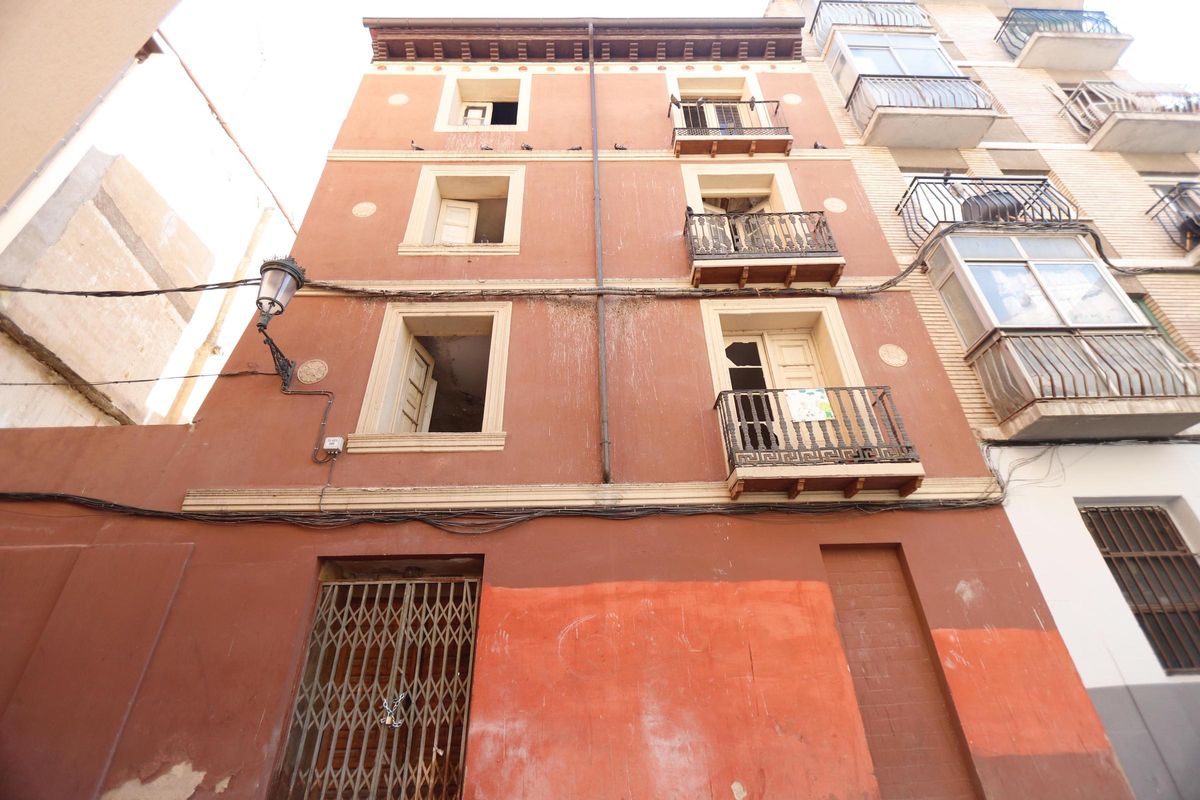 Fachada del edificio de Zamoray 13, que va a ser desalojado.