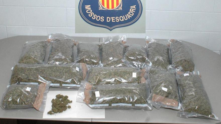 Tres detinguts a la Jonquera després de ser enxampats amb vuit quilos de marihuana