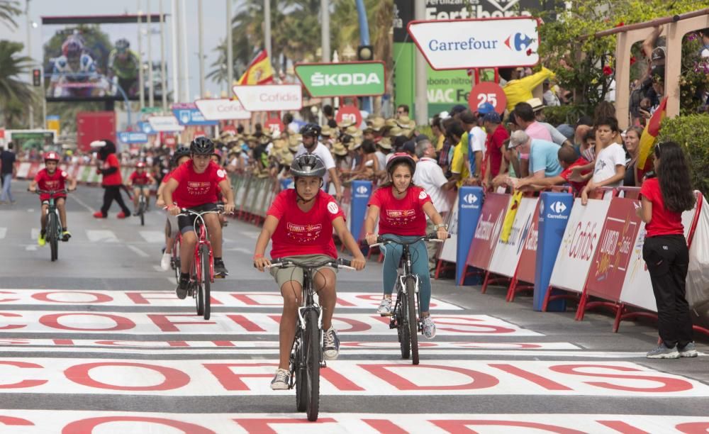 Llegada a Alicante de la tercera etapa de la Vuelta