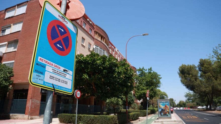 Una conductora revela la curiosa forma de aparcar en las calles de Sevilla: “Hay que hacer un máster”