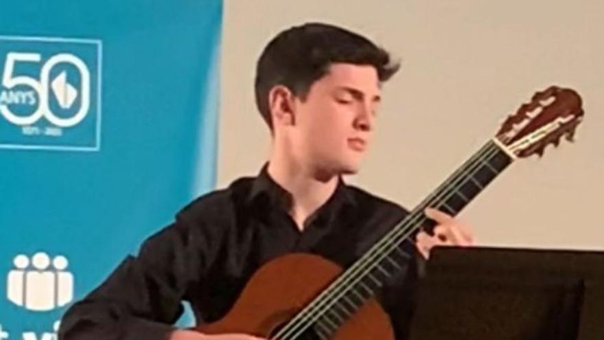 Premio internacional para el jovencísimo guitarrista langreano Daniel Rodríguez