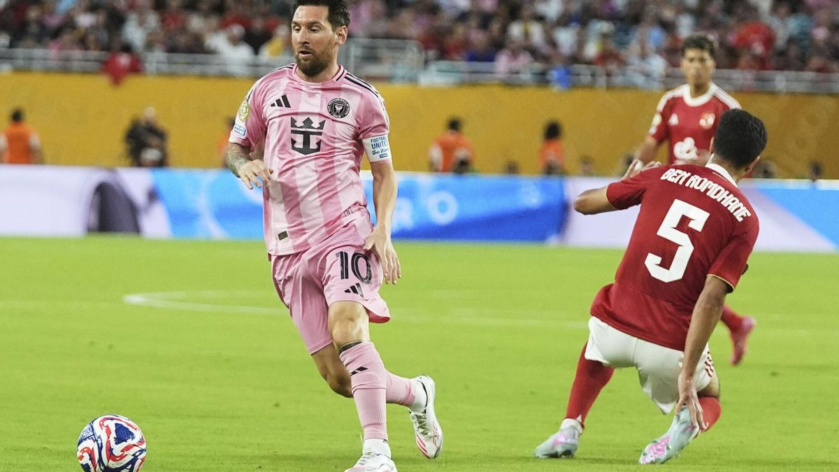 Leo Messi, durante un momento del partido inaugural ante el Al Ahly.