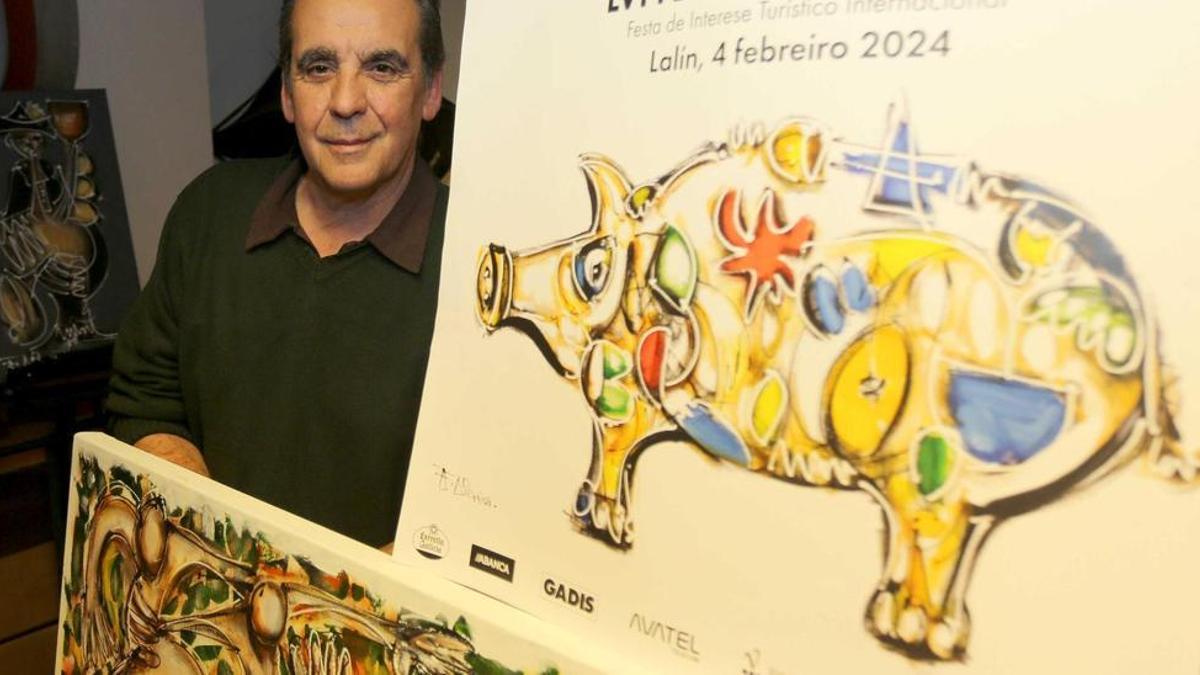 Fernando Pereira, en su estudio con lienzos y su cartel diseñado para la LVI Feira do Cocido de Lalín.