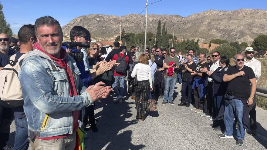 Concentración de funcionarios de prisiones en Fontcalent por el asesinato de una cocinera en una prisión de Tarragona