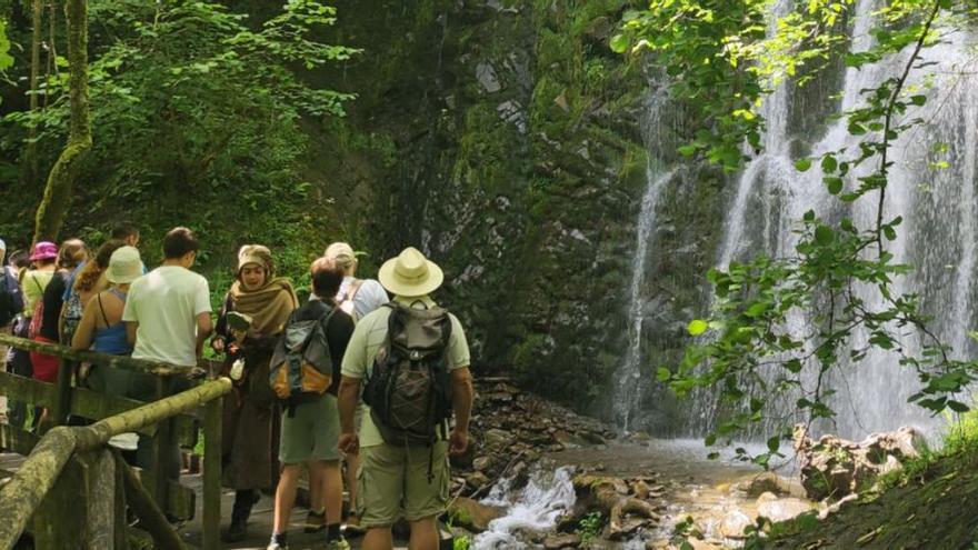 Rutas teatralizadas, tren turístico y &quot;naturyoga&quot; para el verano en Aller
