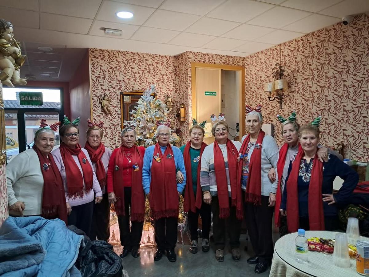 El grupo "Vacceos" visita la residencia de mayores "San Roque" de Morales de Toro.