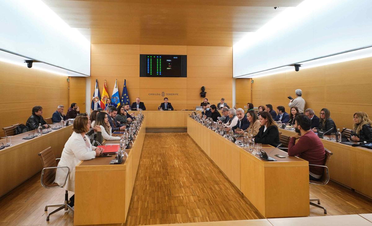 Pleno extraordinario y urgente del Cabildo de Tenerife Pleno extraordinario y urgente del Cabildo de Tenerife