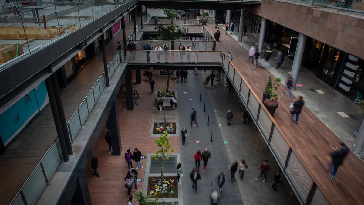 Atracament a La Maquinista de Barcelona per robar un caixer | VÍDEO