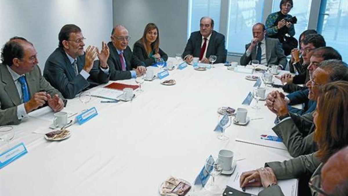 Mariano Rajoy, reunido con asociaciones de autónomos, ayer.