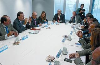 El PP se escuda en Almunia para sembrar más dudas sobre España