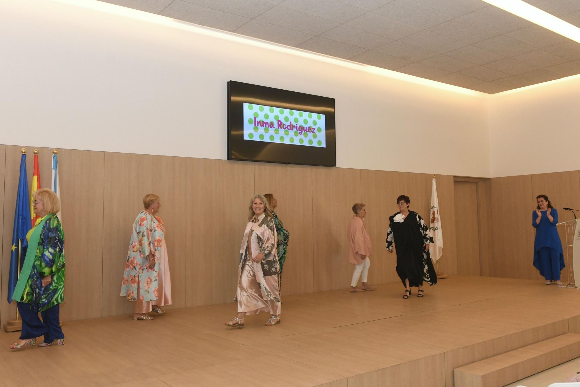 Voluntarios de 20 a 81 años hacen de modelo en el desfile solidario de Padre Rubinos, en A Coruña