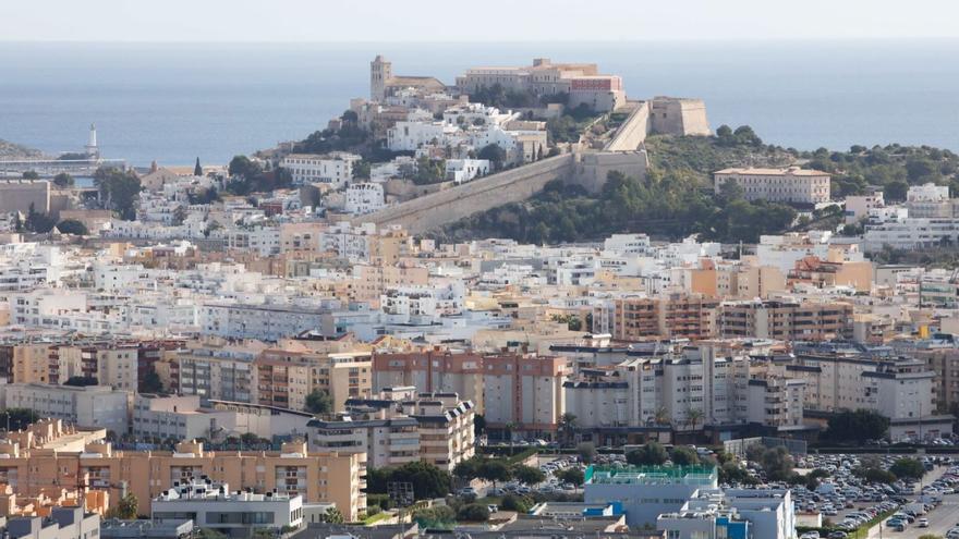Ibiza copia a Formentera para regular la entrada de vehículos en verano