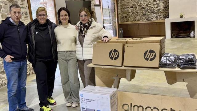 Gracias a esta selección, el proyecto ha recibido 12 ordenadores, 12  auriculares y una impresora.