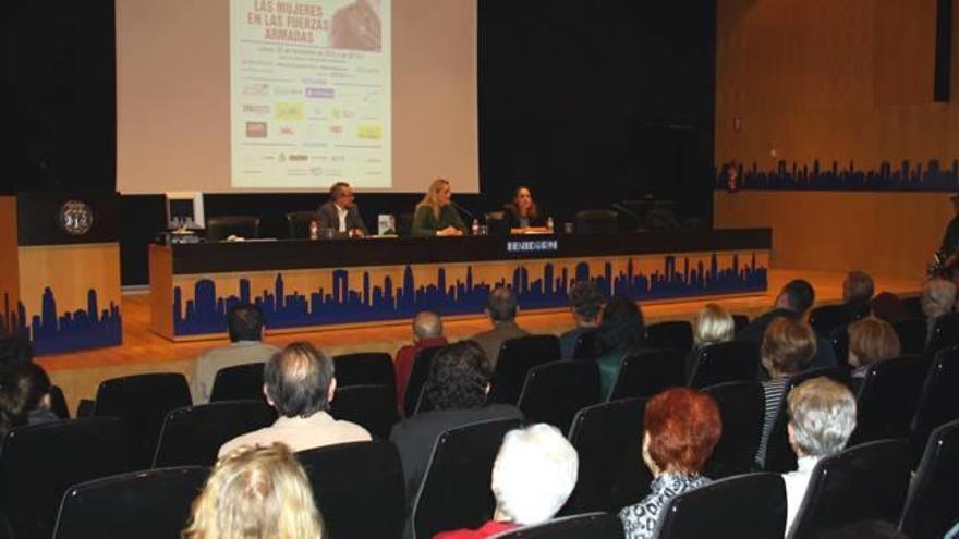 Charla sobre las mujeres en el Ejército