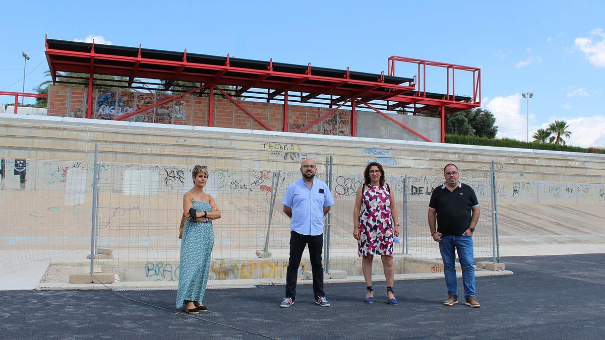 Los concejales visitando las obras.