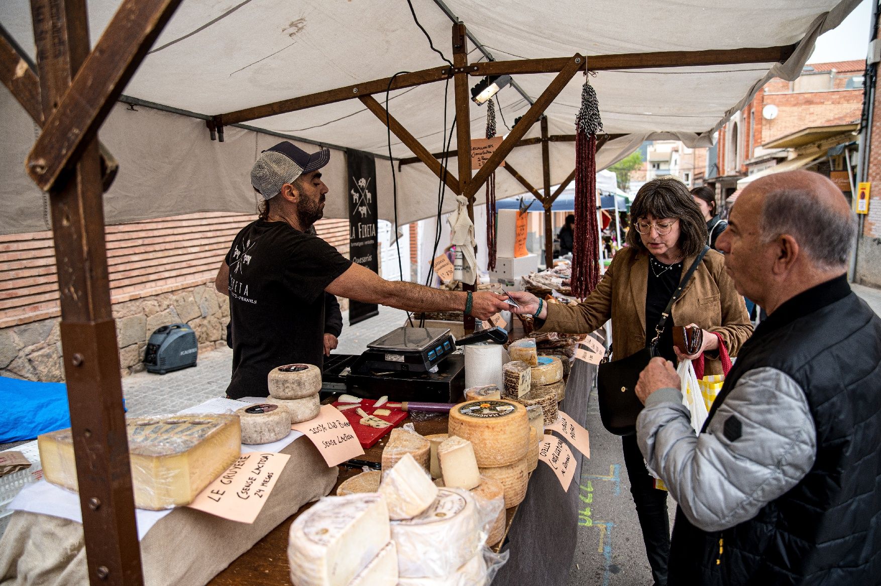 La 63e Fira d'Artés omple el poble de gent, cotxes i tractors