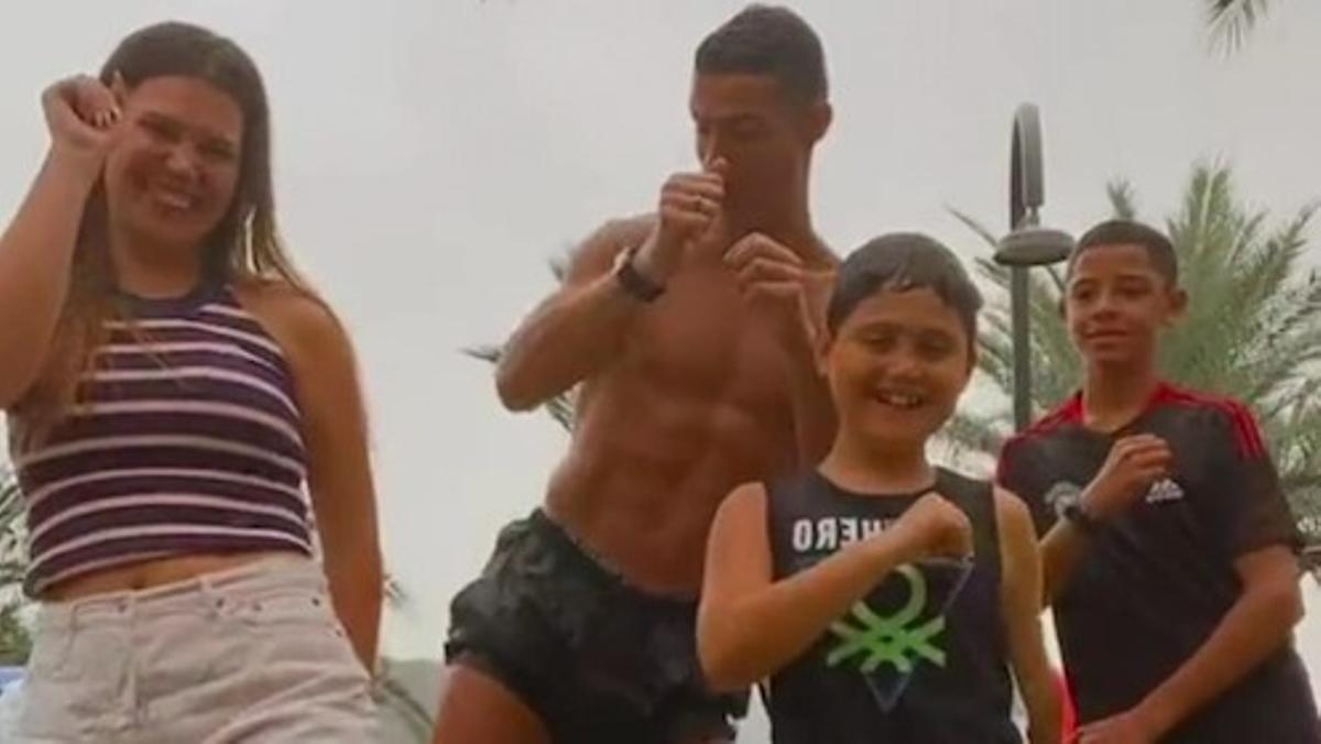 Cristiano Ronaldo, junto a uno de sus hijos y sus sobrinos, en Mallorca