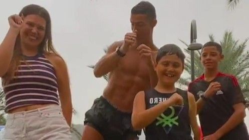 Cristiano Ronaldo, junto a uno de sus hijos y sus sobrinos, en Mallorca