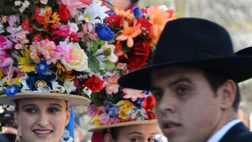 Alejandra, Lara y Juan, tres de los debutantes. // G.N.