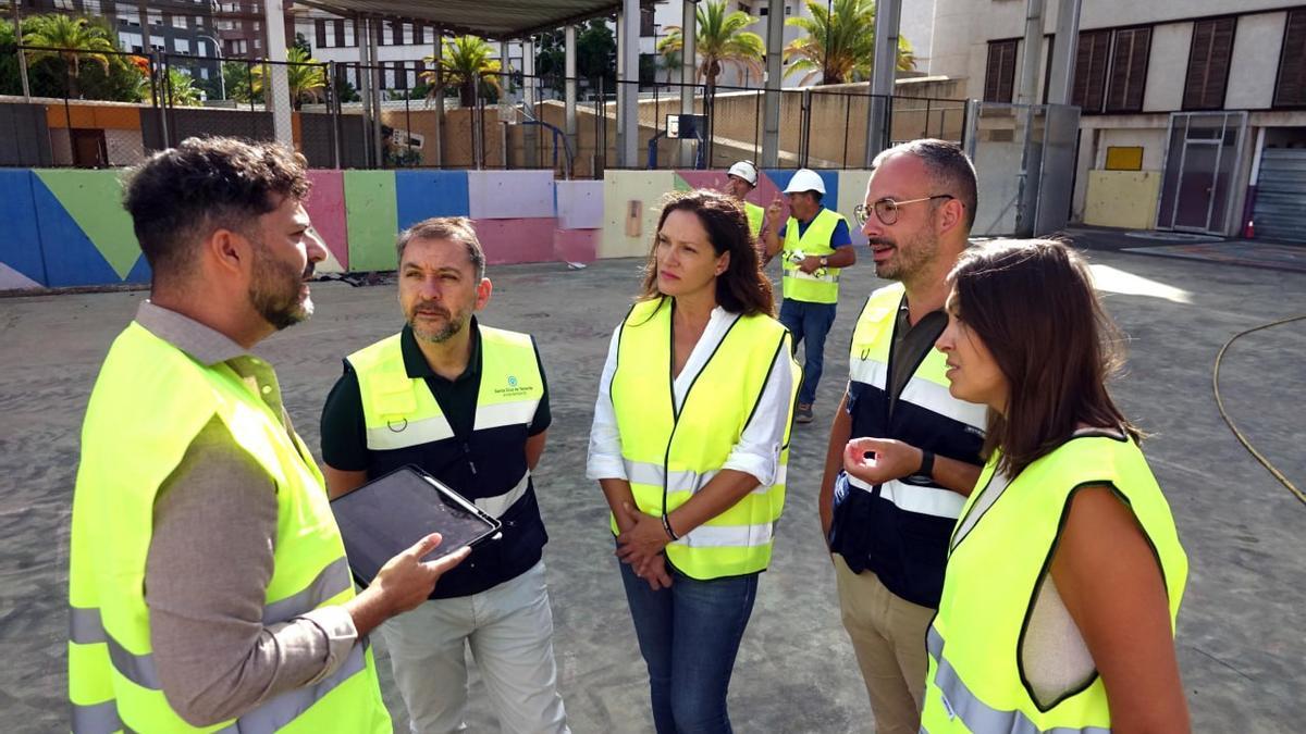 Visita institucional a un colegio de Santa Cruz.