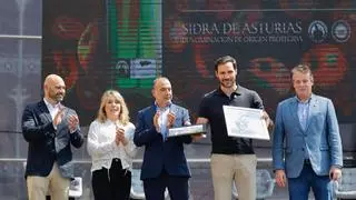 El Salón de la Sidra descorcha la primera cosecha del año