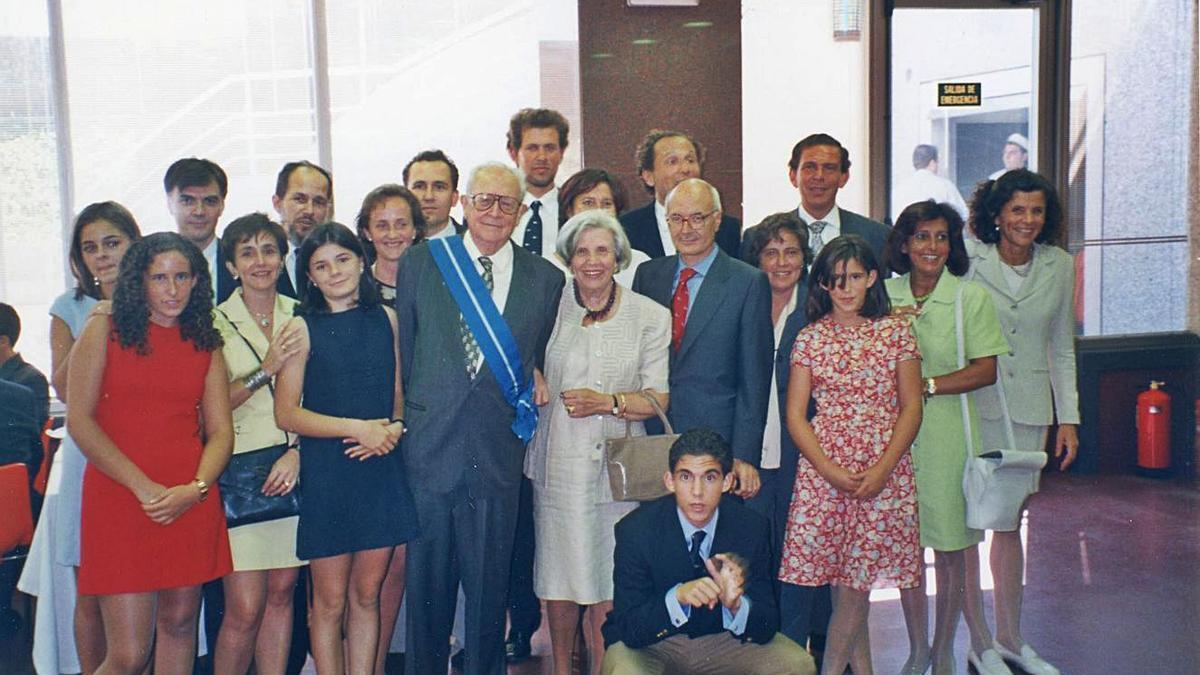 Ignacio Larramendi, en una visita de la Fundación Mapfre América
al Vaticano en 1994.