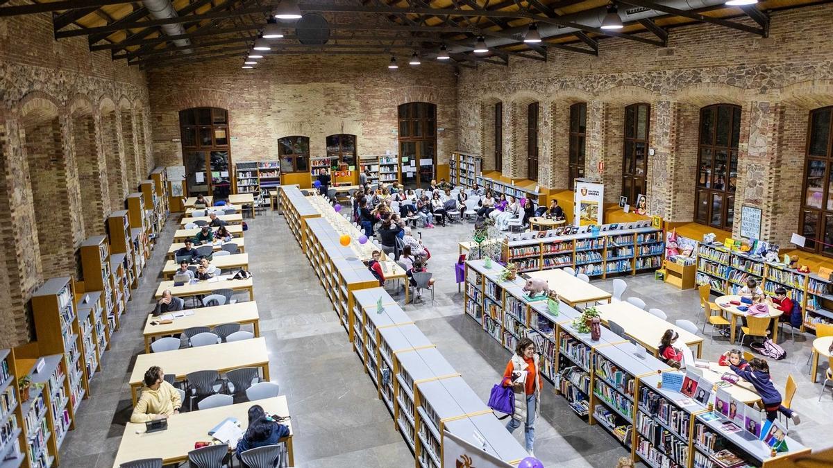 Foto panorámica de la biblioteca municipal de La Petxina.